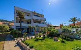Apartments Near The Sea Barbat
